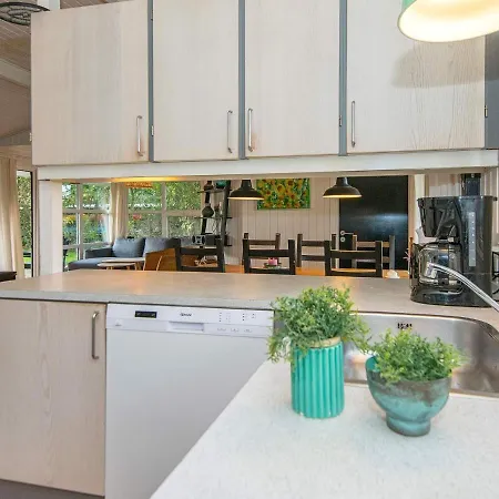 Four-bedroom In Knebel 7 Ferienhaus Skødshoved Strand