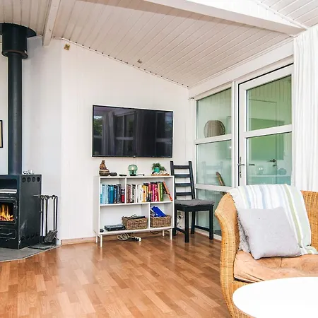 Four-bedroom In Knebel 7 * Skødshoved Strand
