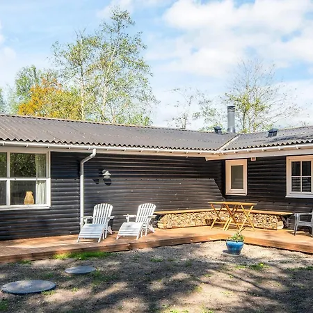 Four-bedroom In Knebel 7 * Skødshoved Strand